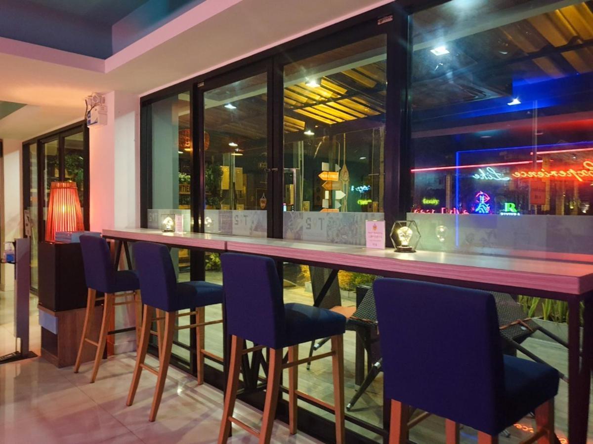 T2 Jomtien Pattaya Hotel Kültér fotó
